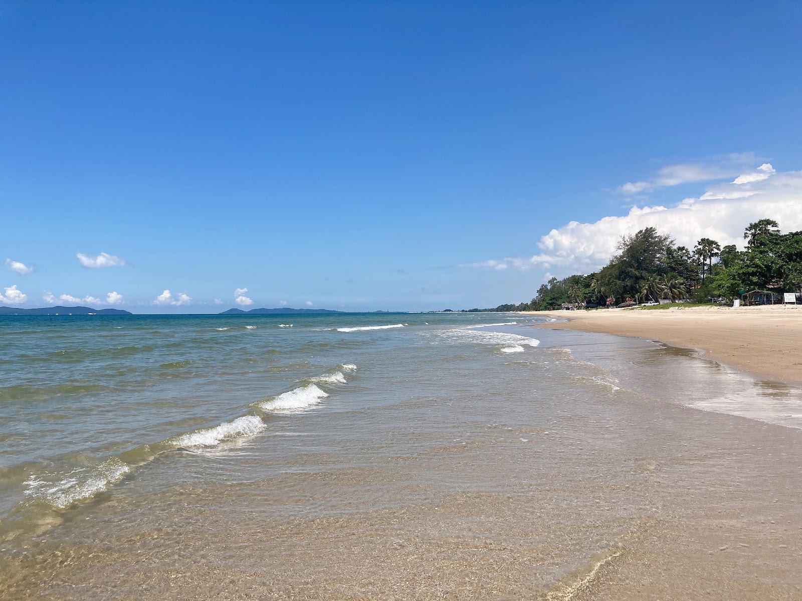 Lim Beach'in fotoğrafı - rahatlamayı sevenler arasında popüler bir yer