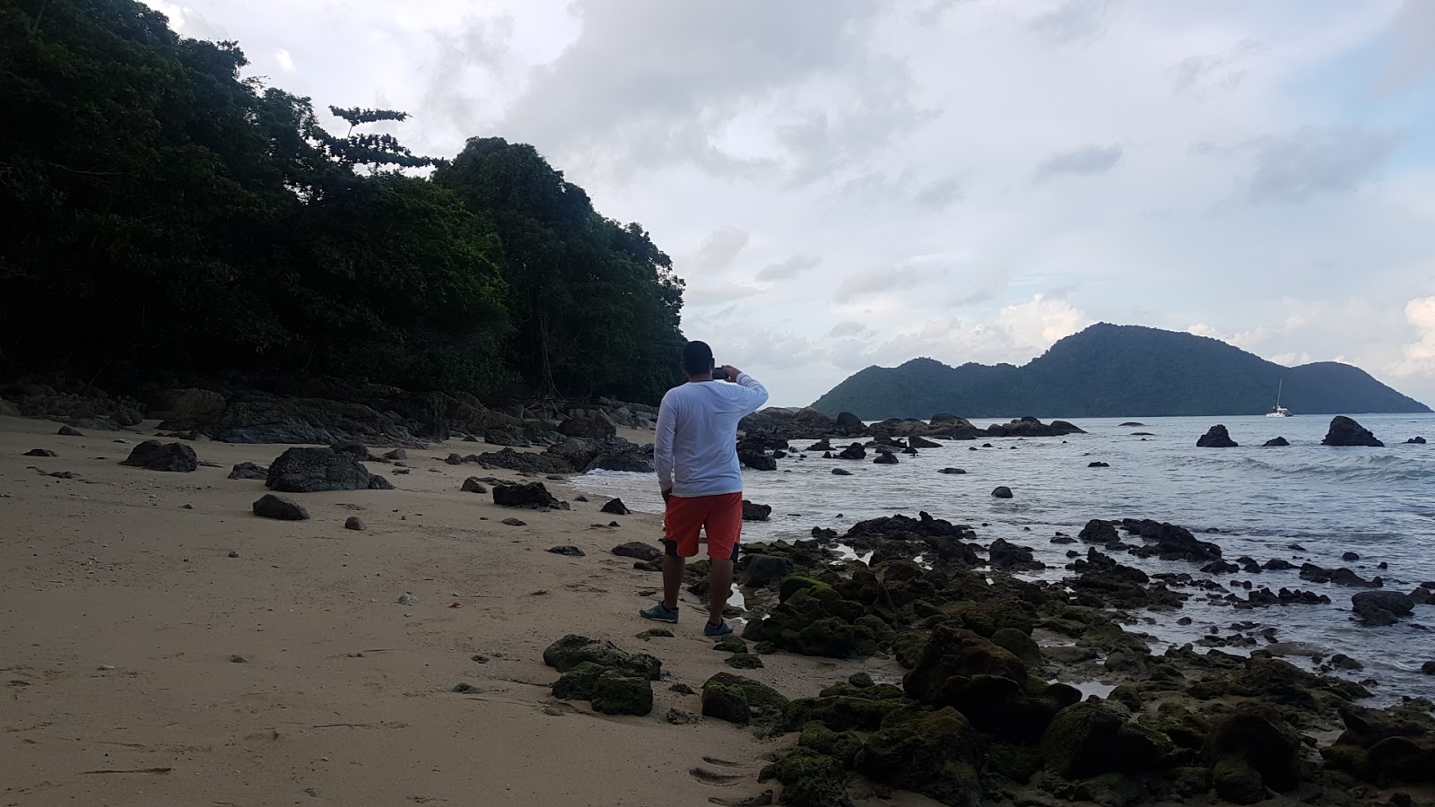 Photo de Leam Ka Yai Beach avec petite baie