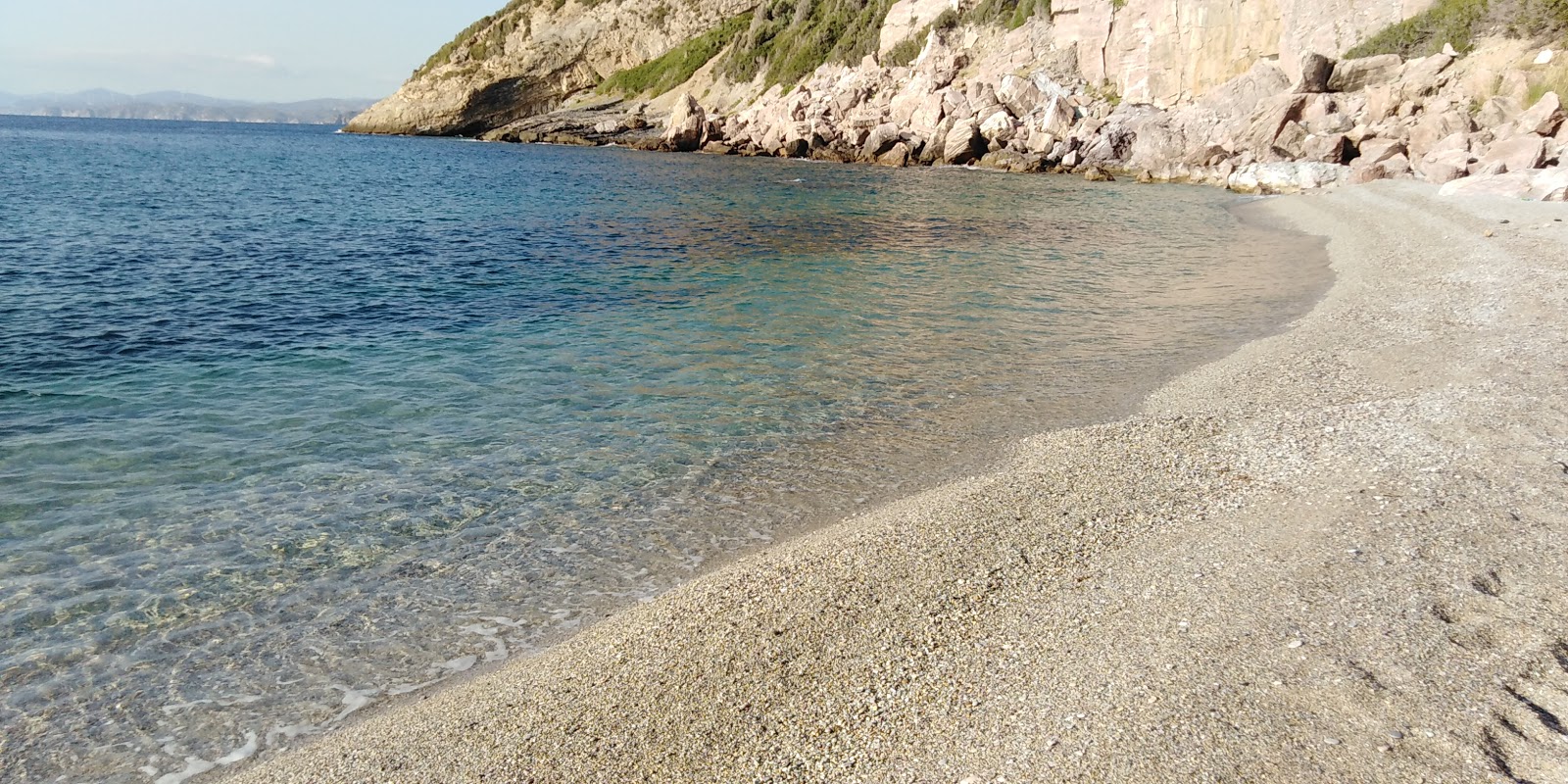 Fotografie cu Kalami beach cu o suprafață de apa pură turcoaz