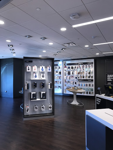 Cell Phone Store «Verizon», reviews and photos, 6250 Topanga Canyon Blvd #1540, Woodland Hills, CA 91367, USA