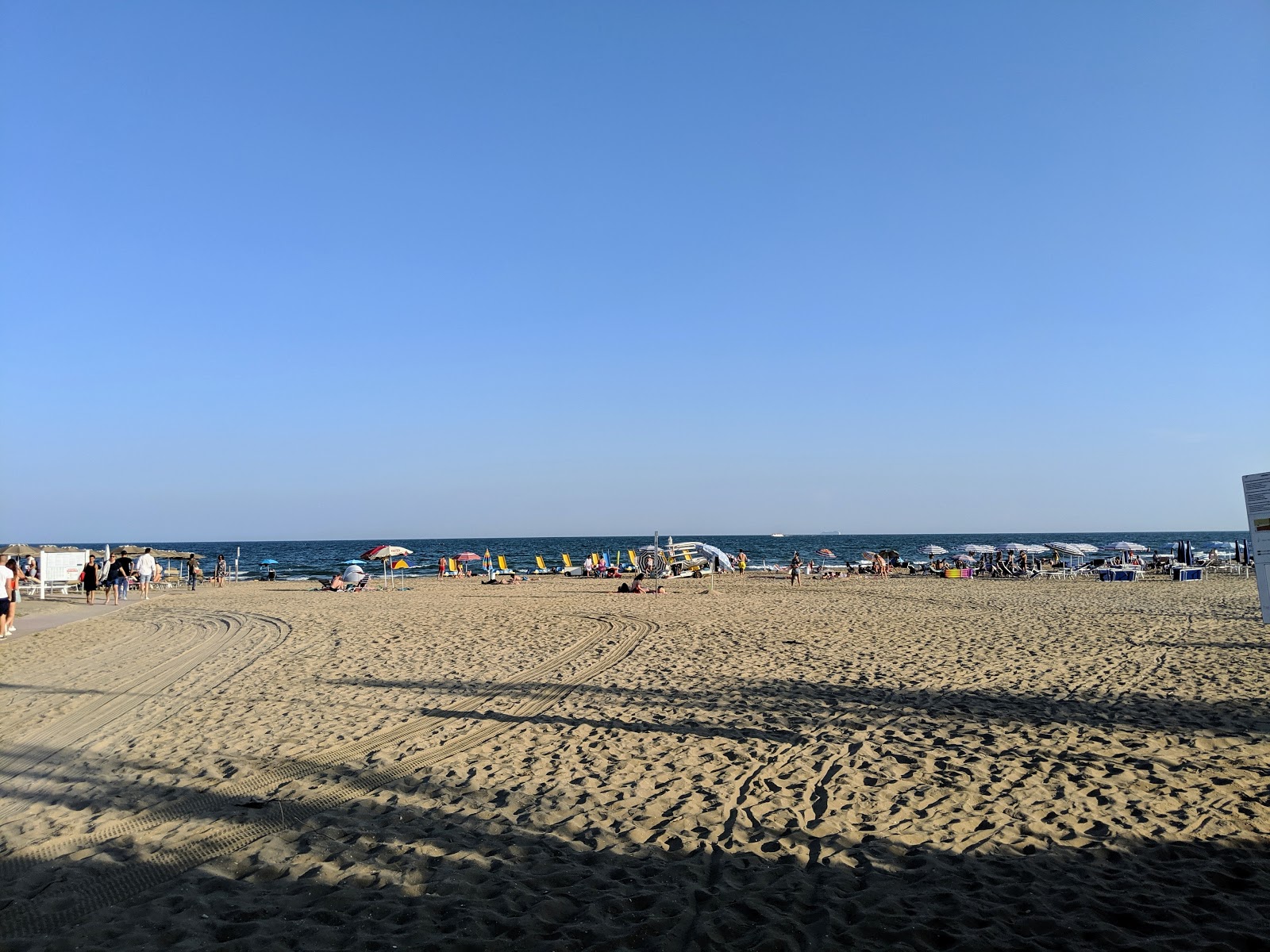 Cavallino beach II的照片 带有碧绿色纯水表面