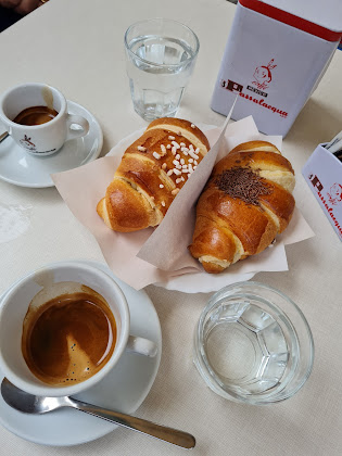 Plats et boissons hôtels GUEST HOUSE - WELL COME CULTURA - SANTA LUCIA 80132 Naples