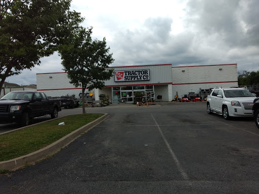 Home Improvement Store «Tractor Supply Co.», reviews and photos, 2003 Priest Dr, La Grange, KY 40031, USA