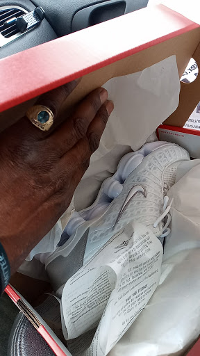 Shoe Store «Foot Locker», reviews and photos, 990 Gulfgate Center Mall, Houston, TX 77087, USA