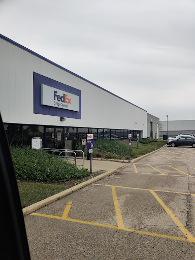 Shipping and Mailing Service «FedEx Ship Center», reviews and photos, 1200 Devon Ave, Elk Grove Village, IL 60007, USA