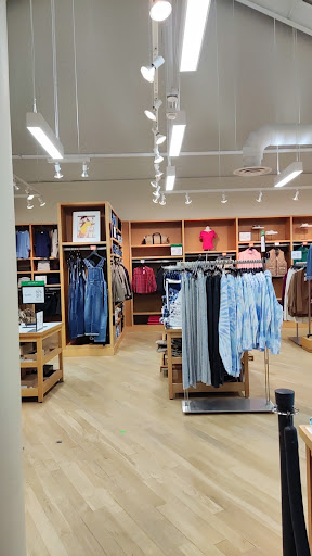 Clothing Store «J.Crew Factory», reviews and photos, 460 Evergreen Ct, Central Valley, NY 10917, USA