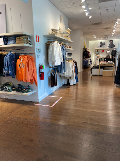 Clothing Store «Gap», reviews and photos, 1340 W Boston Post Rd, Larchmont, NY 10538, USA