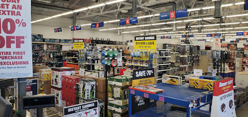 Hardware Store «Harbor Freight Tools», reviews and photos, 1349 N Blackstone Ave, Fresno, CA 93703, USA