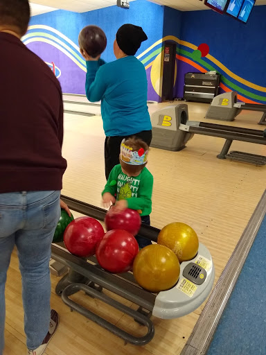 Bowling Alley «Classic Bowl», reviews and photos, 11707 Round Lake Blvd NW, Coon Rapids, MN 55433, USA