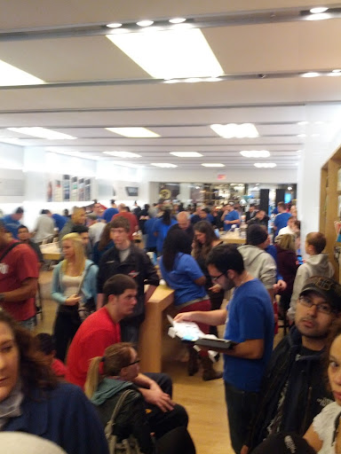 Computer Store «Apple King of Prussia», reviews and photos, 160 N Gulph Rd, King of Prussia, PA 19406, USA