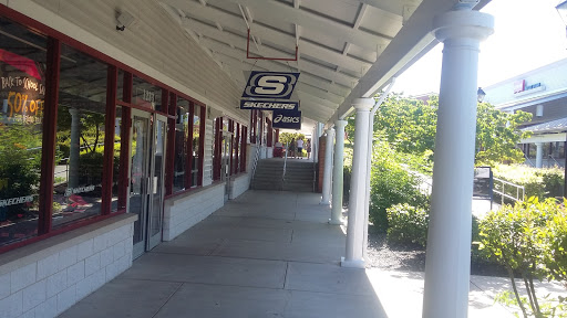 Shoe Store «SKECHERS Factory Outlet», reviews and photos, 241 Fort Evans Rd NE #1233, Leesburg, VA 20176, USA