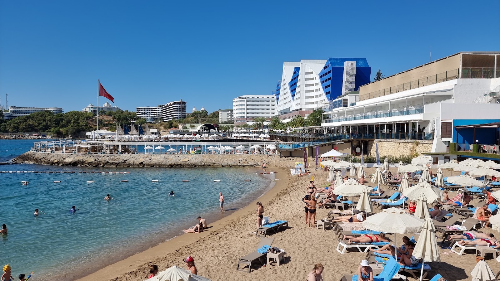 Foto von Granada Luxury Okurcalar Beach mit beiger sand Oberfläche