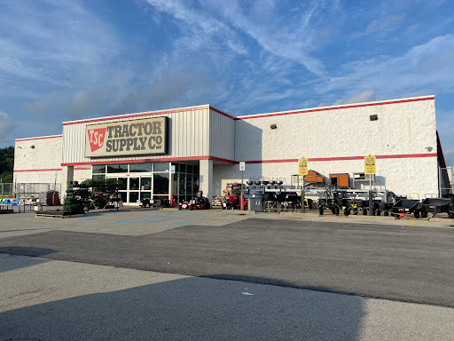 Home Improvement Store «Tractor Supply Co.», reviews and photos, 176 Finley Rd, Belle Vernon, PA 15012, USA