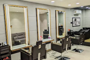 Naturals Unisex Hair and Beauty Salon image