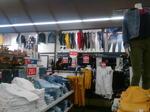 Clothing Store «Old Navy», reviews and photos, 12090 Lakewood Blvd, Downey, CA 90242, USA