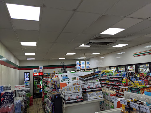 Convenience Store «7-Eleven», reviews and photos, 27680 Lake Hughes Rd, Castaic, CA 91384, USA