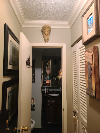 Thrift Store «OddBalls Nifty Thrift», reviews and photos, 530 NE 13th St, Fort Lauderdale, FL 33304, USA