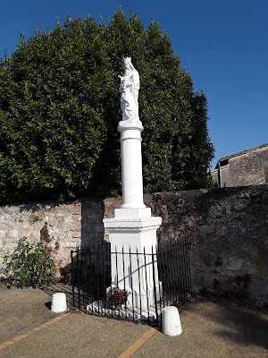 Statue De La Vierge à Ambarès-et-Lagrave
