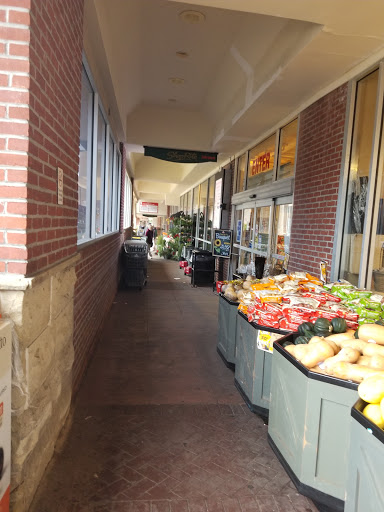 Shopping Mall «Midway Shopping Center», reviews and photos, 1001 Central Park Ave, Scarsdale, NY 10583, USA