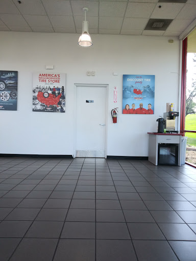 Tire Shop «Discount Tire Store - Westminster, CO», reviews and photos, 7401 W 92nd Ave, Westminster, CO 80021, USA