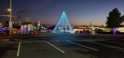 Grocery Store «Grocery Outlet Bargain Market», reviews and photos, 16261 US-101 #17, Brookings, OR 97415, USA