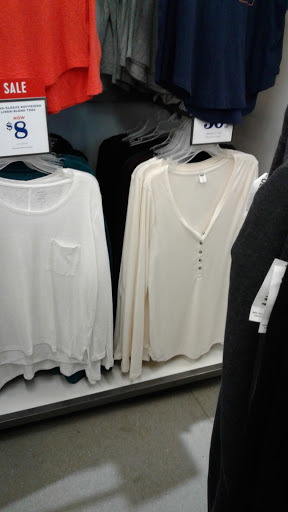 Clothing Store «Old Navy», reviews and photos, 100 Premium Outlets Dr, Blackwood, NJ 08012, USA