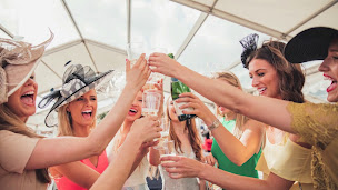 Photo n°2 de 9Cube Location Chapiteau Barnum Mobilier Paris et IDF à Guermantes ()