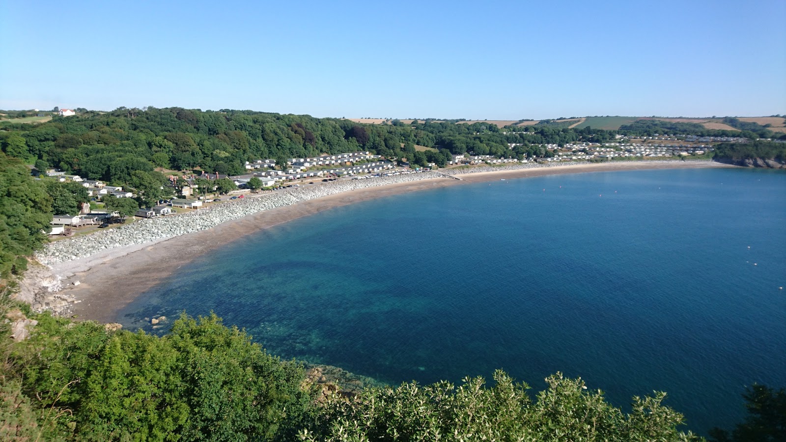 Foto de Playa de Lydstep con arena gris y guijarros superficie