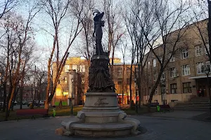 Monument to L.M. Gurchenko image