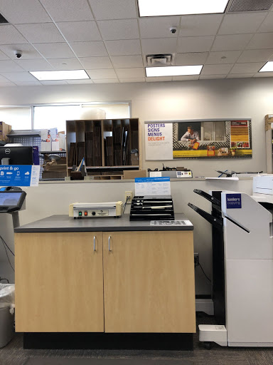 Print Shop «FedEx Office Print & Ship Center», reviews and photos, 9925 W McDowell Rd Suite 105, Avondale, AZ 85392, USA