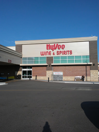 Grocery Store «Hy-Vee», reviews and photos, 1500 Central Park Commons Dr, Eagan, MN 55121, USA