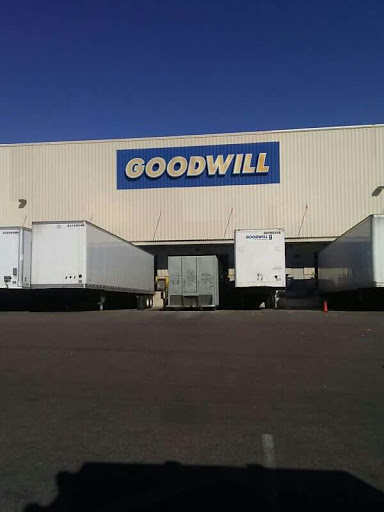 Thrift Store «Goodwill Clearance Outlet, Donation Center & Career Center», reviews and photos, 515 N 51st Ave, Phoenix, AZ 85043, USA