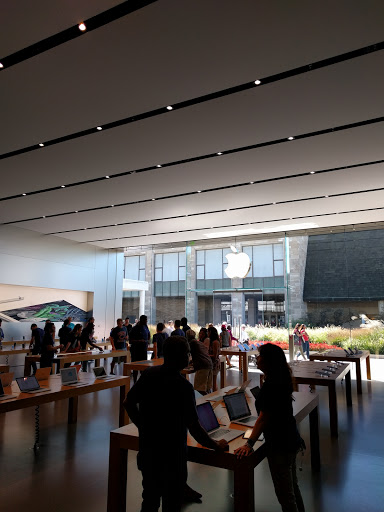 Computer Store «Apple Oakbrook», reviews and photos, 70 Oakbrook Center, Oak Brook, IL 60523, USA