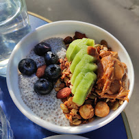 Granola du Restaurant servant le petit-déjeuner Kozy Bosquet à Paris - n°1