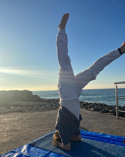 Izzy | Yoga & Terapia Somatica en Canyelles