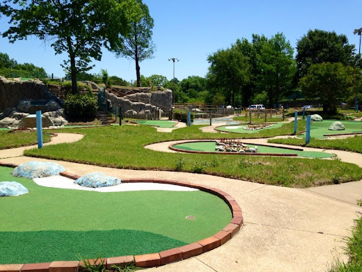 Golf Driving Range «Golf Center of Arlington», reviews and photos, 1301 NE Green Oaks Blvd, Arlington, TX 76006, USA