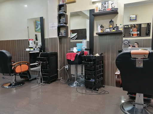 Perruqueria Majid en Salt, Girona