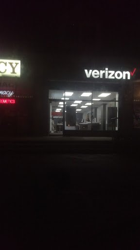 Cell Phone Store «Verizon Wireless», reviews and photos, 126 E Main St # 7, East Islip, NY 11730, USA