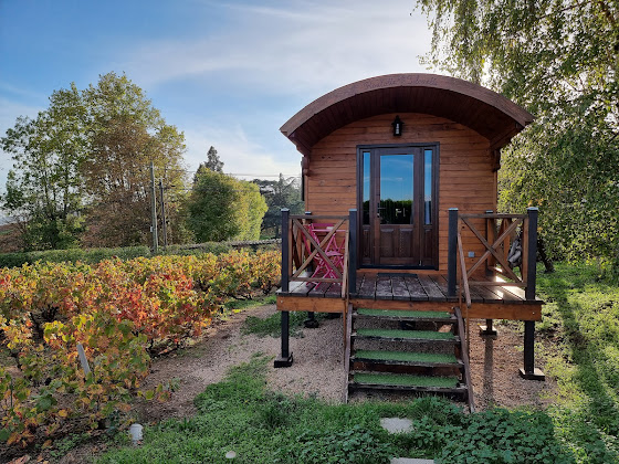 Photos des visiteurs Maison d'hôtes Domaine Christophe Savoye : Cave et roulotte 69115 Chiroubles