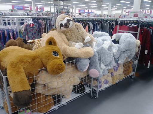 Shopping Mall «The Mall at Whitney Field», reviews and photos, 100 Commercial Rd, Leominster, MA 01453, USA