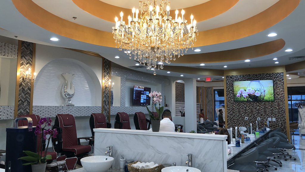 Royal Nails & Spa 27012