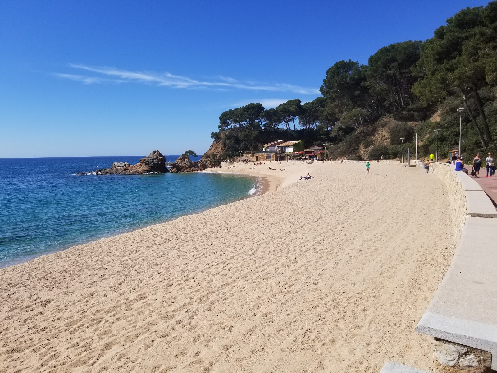 Photo of Platja de Fenals with very clean level of cleanliness