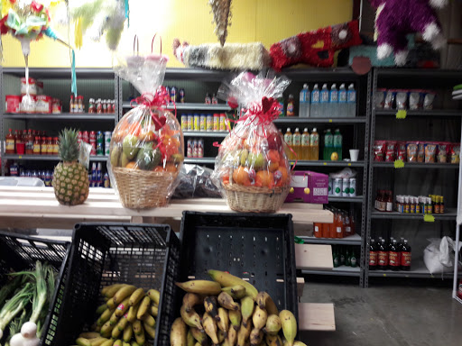 Flea Market «Shelby County Flea Market», reviews and photos, 820 Buck Creek Rd, Simpsonville, KY 40067, USA