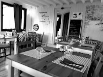 Atmosphère du Restaurant à emporter - La Savoyarde à La Noé-Poulain - n°7