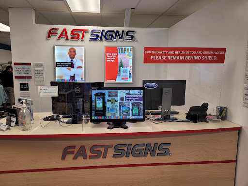 FASTSIGNS image