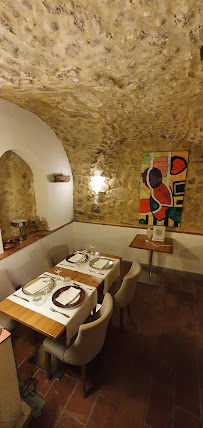 Atmosphère du Restaurant gastronomique Restaurant LES CAVES HENRI IV à Aix-en-Provence - n°9