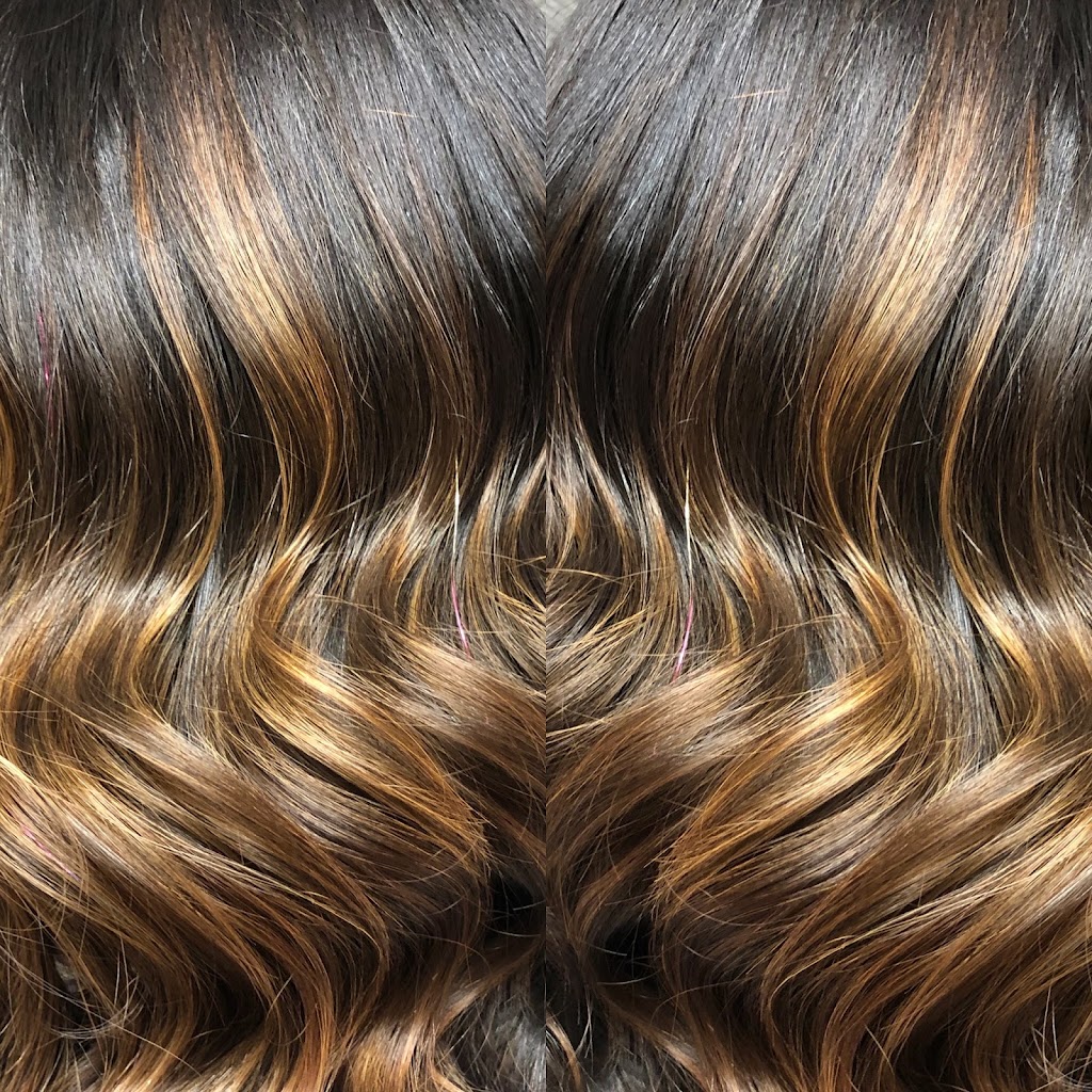 Foxy Lashes & Hair Studio 04530