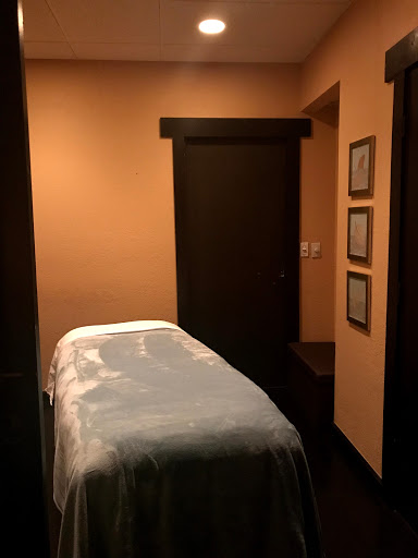 Massage Spa «Refined Beauty Day Spa», reviews and photos, 7440 Wiles Rd, Coral Springs, FL 33067, USA