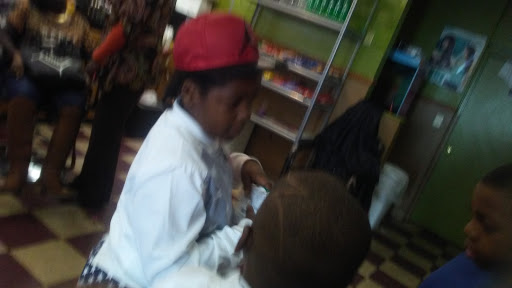 Hair Salon «Beauty Junkies Healthy Hair Salon & Boutique», reviews and photos, 1710 Dixie Hwy, Louisville, KY 40210, USA