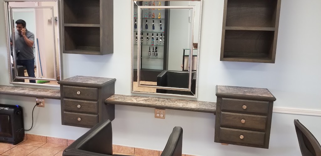 D Joel Hair Studio 78041